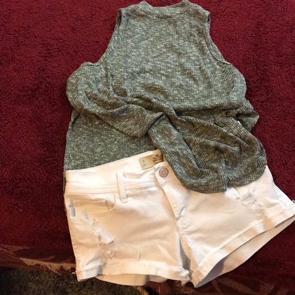 Shorts and shirt - Picture 1 of 3